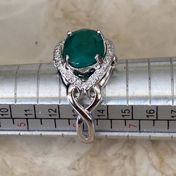 18K Natural 3.18 Carat Emerald & Diamond Ring  $8,848 Replacement Value - Picture 14 of 15